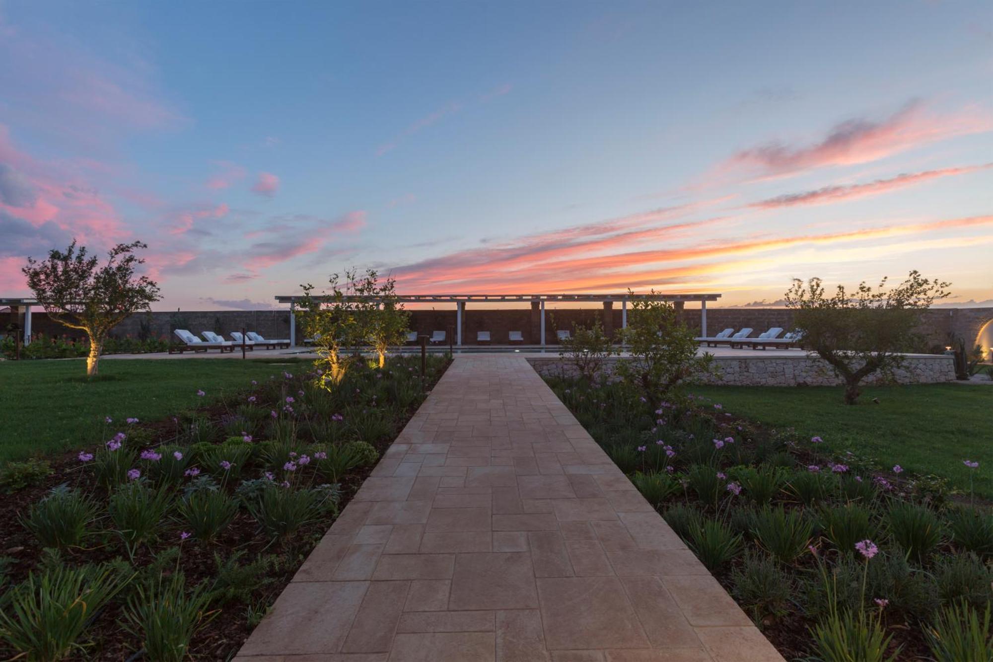 Masseria Donna Menga - The Leading Hotels Of The World Torre Lapillo Exterior photo